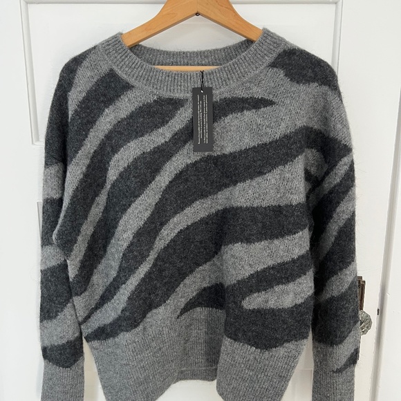 Banana Republic Sweater - Picture 1 of 1